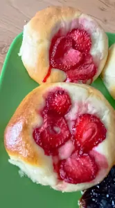 Koláč s tvarohem a jahodami - 6ks