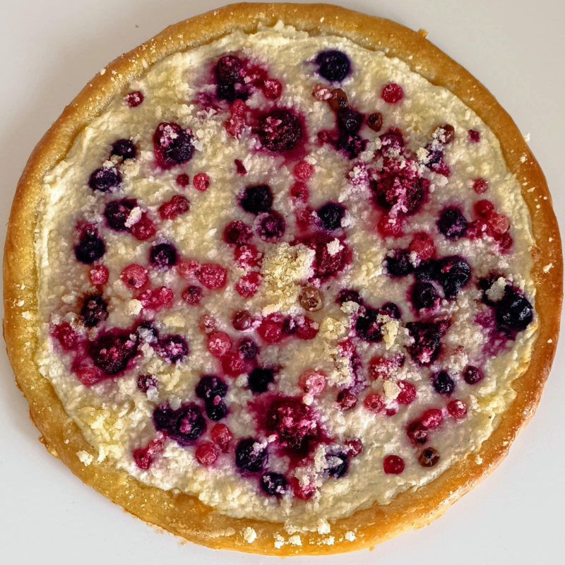 Frgál s tvarohem a lesním ovocem