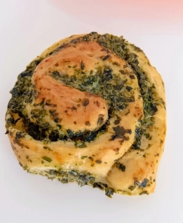 Kynutý šnek se špenátem a sýrem - 6ks